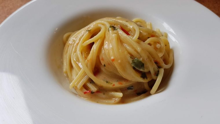 spaghetti aglio olio peperoncino