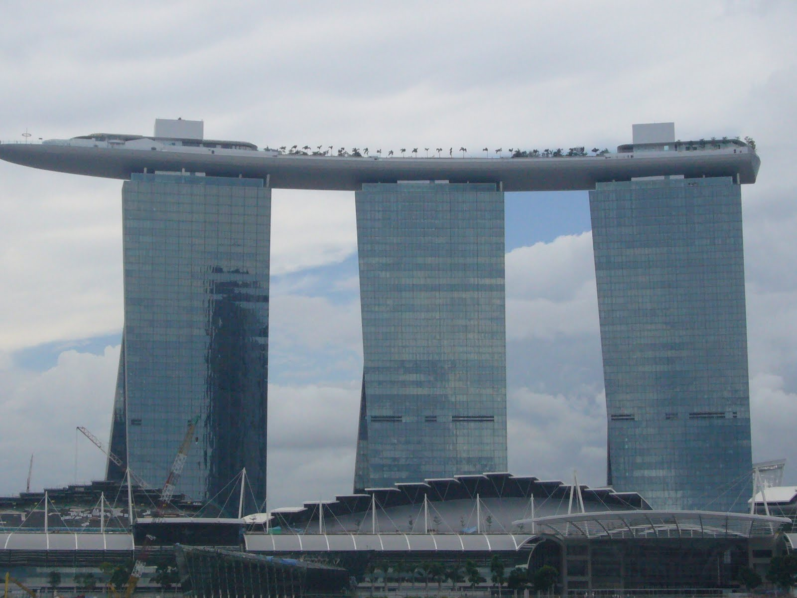 Asie Du Sud Est - Mission Criquets: Singapore intérieur Piscine Singapour