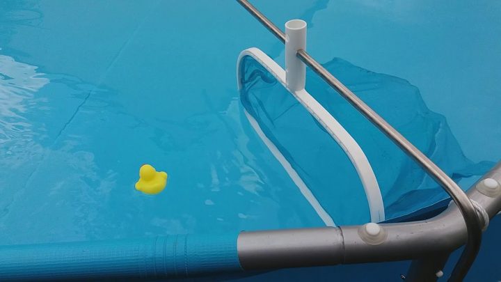 Astuce Pour Nettoyer En Surface Une Piscine Hors Sol - tout Nettoyage Piscine Hors Sol