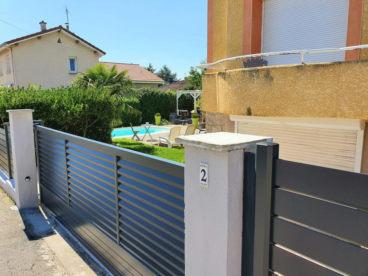 Bed And Breakfast Aux 2 Lots, Sorbiers, France - Booking à Piscine La Talaudiere