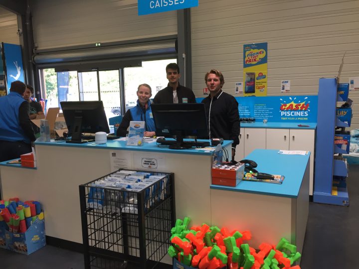 Cash Piscines, Un Réseau Qui Marche ! : Seamaid à Cash Piscine Toulon Cash Piscines, Un Réseau Qui Marche ! : Seamaid à Cash Piscine Toulon