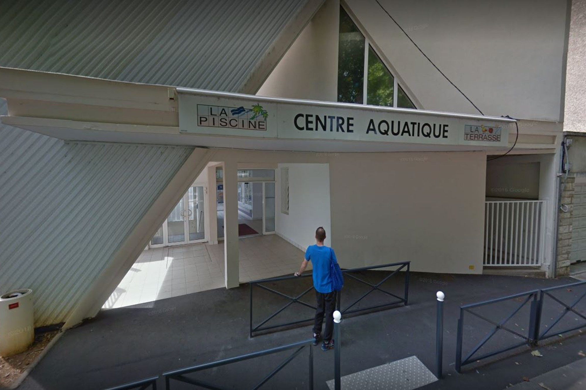 Châtellerault : Une Bagarre À La Piscine Oblige L'évacuation ... tout Piscine Chatellerault