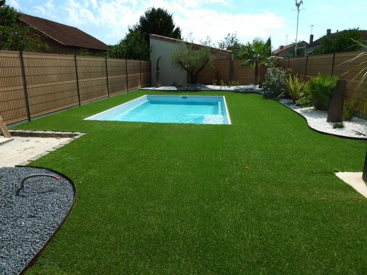 Comment Choisir Son Gazon Synthétique À Nîmes 30 - Toujours Vert pour Gazon Synthétique Piscine