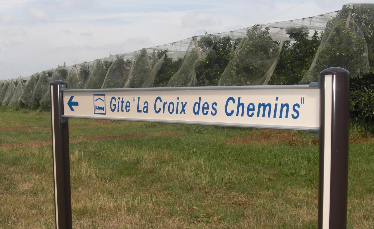 Gîte La Croix Des Chemins (Fransa Allonnes) - Booking concernant Piscine Allonnes