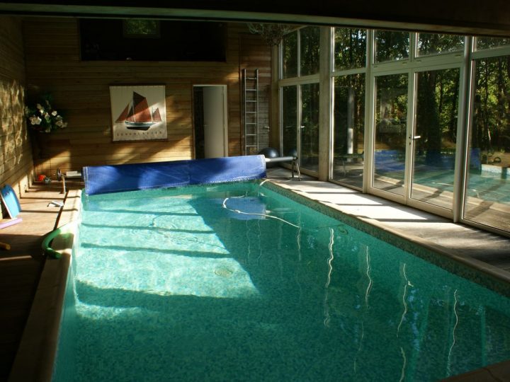 Grande Villa Avec Piscine Intérieure À 10 Mn Des Plages De Sud Bretagne -  Guérande destiné Location Avec Piscine Couverte