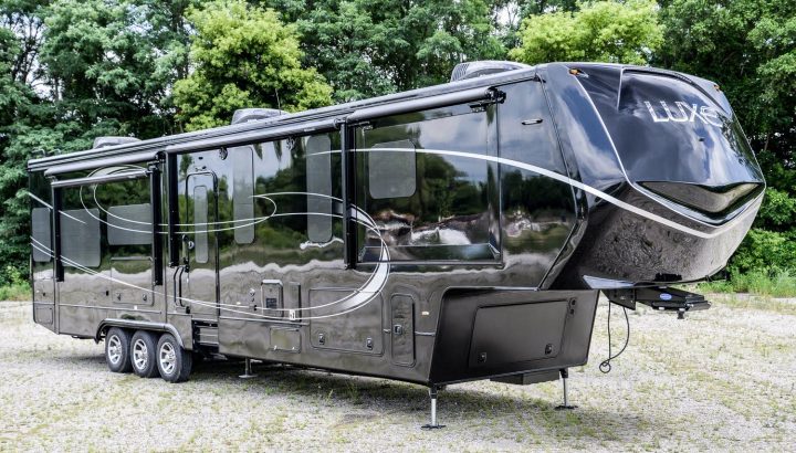 Jetez Un Oeil À Ce Camping-Car Grand Luxe Complètement Fou ... destiné Camping Car De Luxe Avec Piscine Jetez Un Oeil À Ce Camping-Car Grand Luxe Complètement Fou ... destiné Camping Car De Luxe Avec Piscine