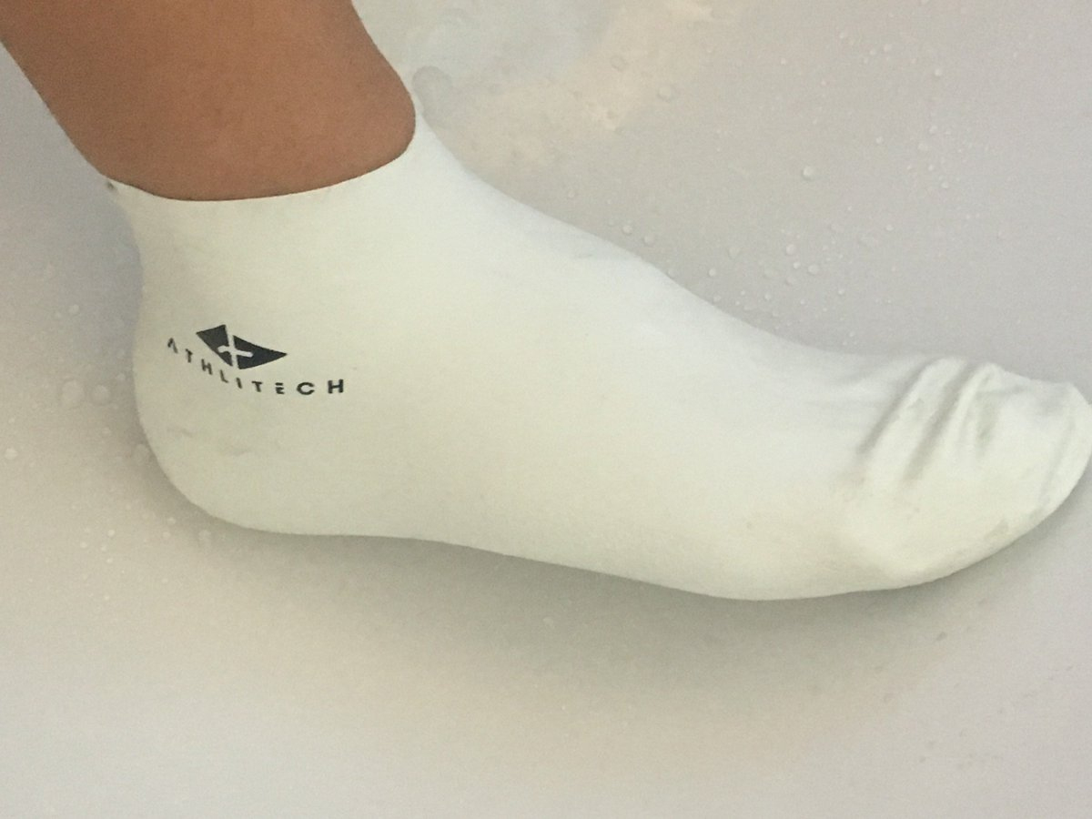 Latex Swim Socks (@cartopascher) | Twitter tout Chausson Piscine
