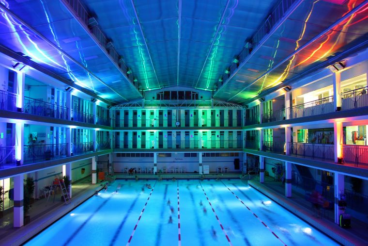 Les Piscines Qui Ferment Tard À Paris - Urbanbreak tout Piscine Nocturne Paris