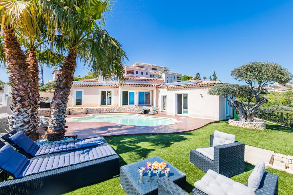 Location Villa Cote D Azur Nice 3 Km Des Plages Vue Sur Mer Piscine Privée  (1) destiné Piscine Privée Nice