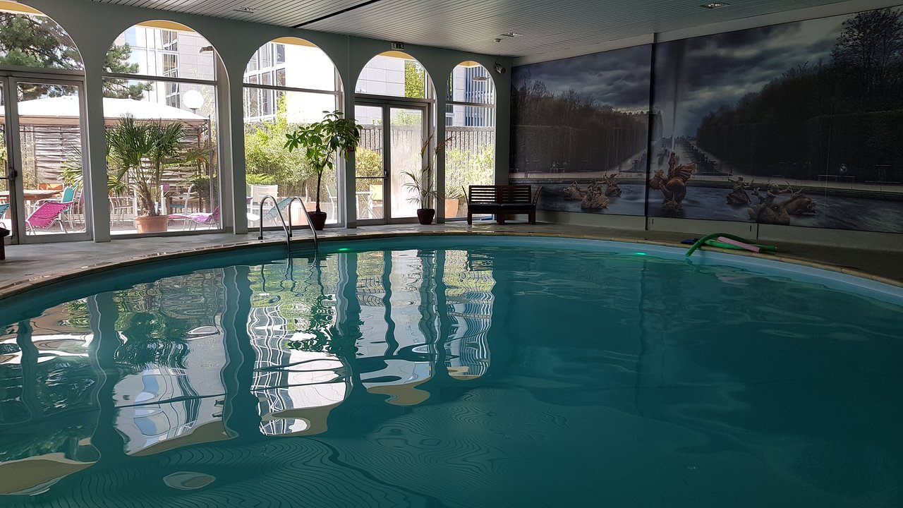 Mercure Paris Velizy Hotel Pool Pictures &amp; Reviews - Tripadvisor serapportantà Piscine Velizy