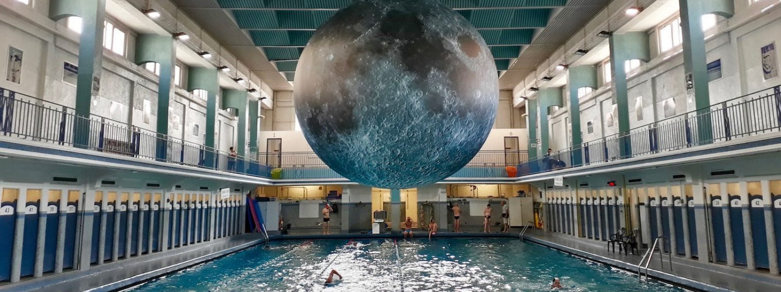 Museum Of The Moon : Nager Sous La Lune À Rennes| Tourisme ... pour Piscine Saint Georges Rennes