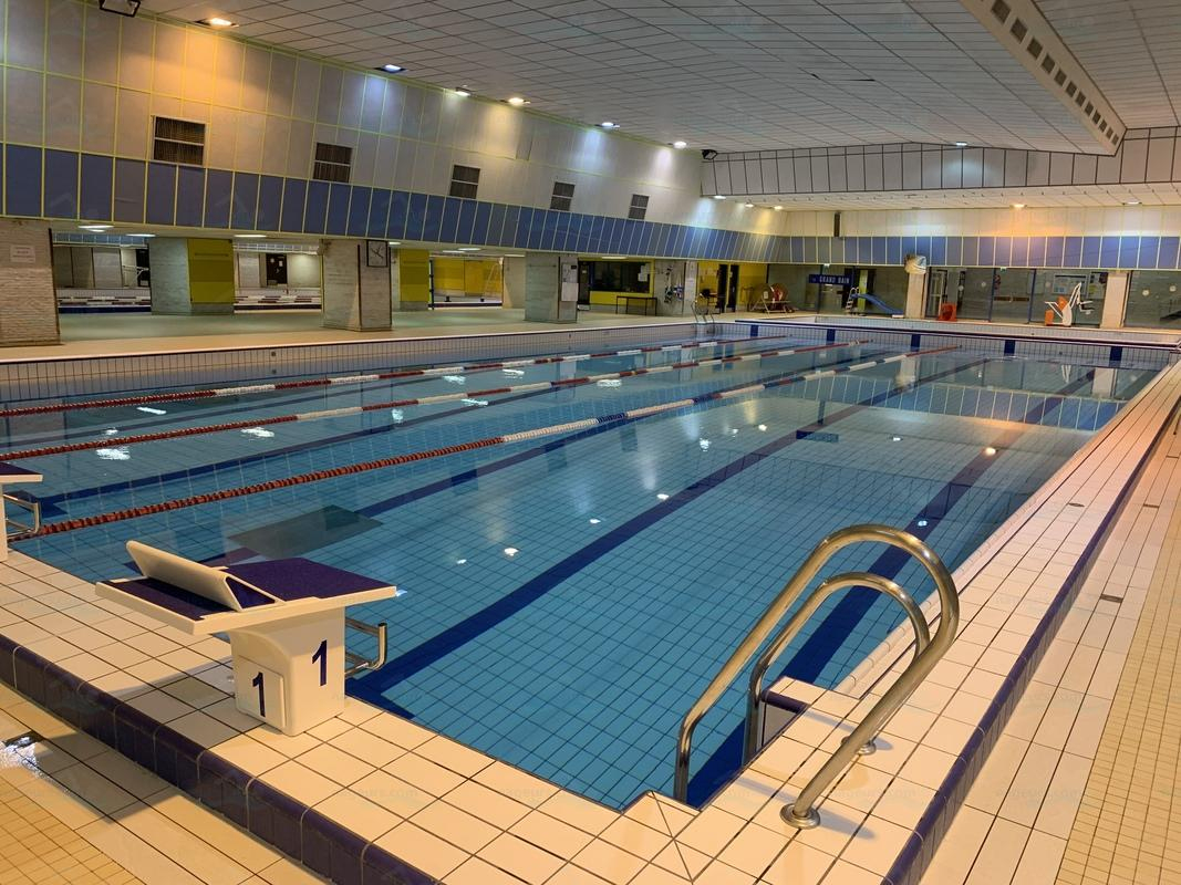 Photos Piscine Armand Massard - Nageurs serapportantà Piscine Montparnasse