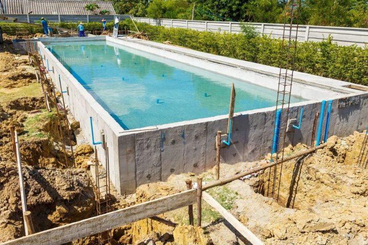 Piscine Béton En Kit : Une Piscine Traditionnelle À Moindre ... à Piscine En Kit Beton