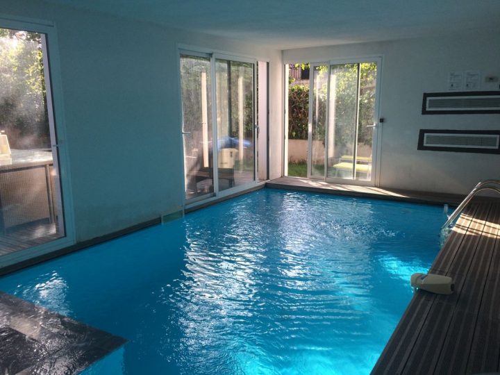 Piscine Intérieure Chauffée Et Spa , 7Mn Du Polygone Riviera En Voiture -  Villeneuve-Loubet dedans Location Maison Piscine Intérieure