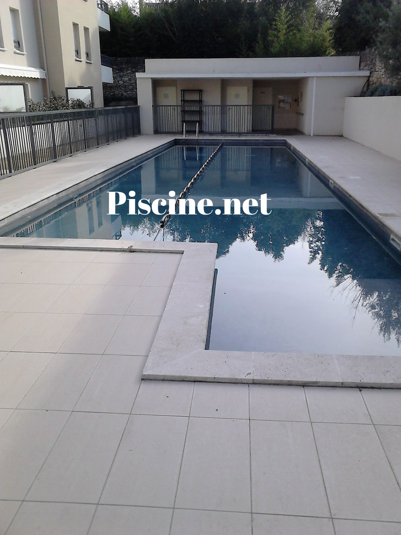 Piscine, It Is Also Public Pools Maintenance - Piscine serapportantà Piscine Nemausa
