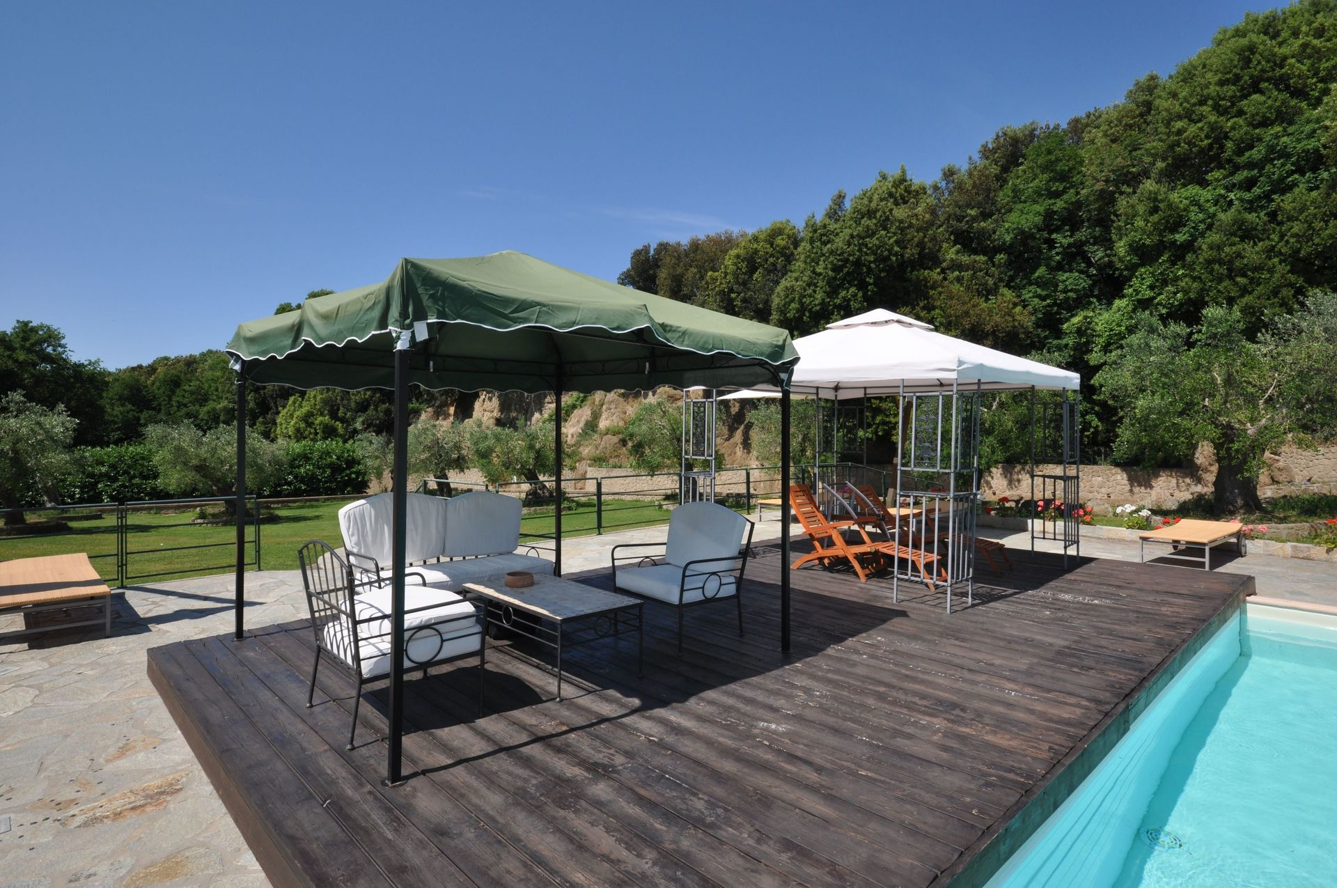 Pitigliano: Vacation Rental That Sleeps 27 People In 12 ... encequiconcerne Piscine Equeurdreville