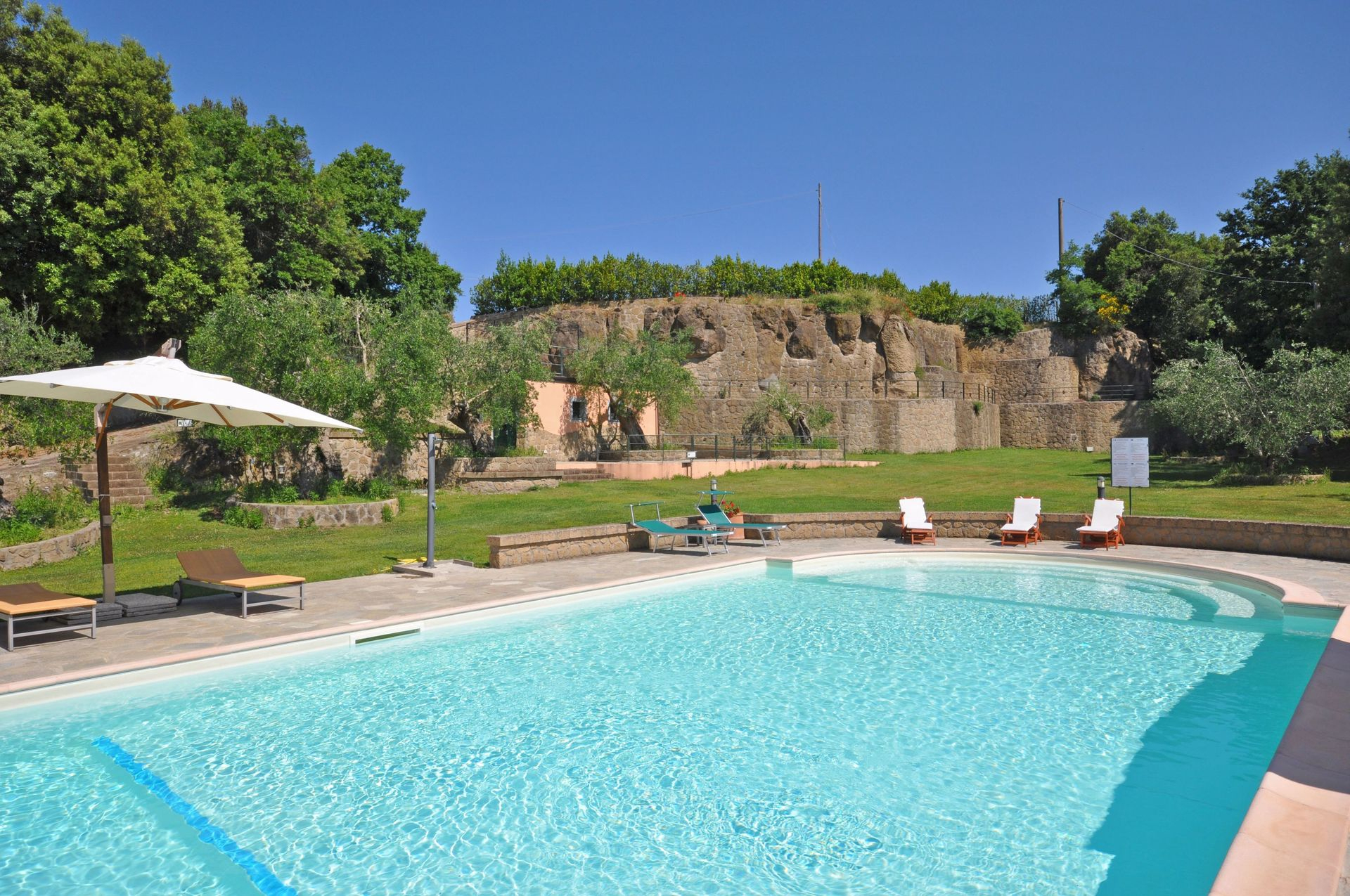 Pitigliano: Vacation Rental That Sleeps 27 People In 12 ... tout Piscine Equeurdreville