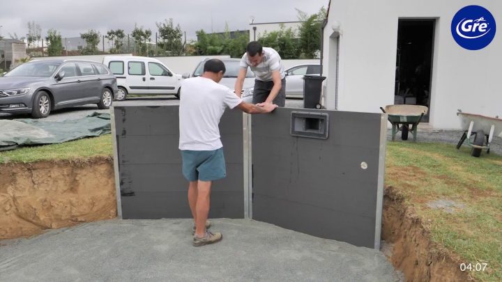 Pose D’Une Piscine Composite Semi-Enterrée Modèle Avant-Garde De Gré encequiconcerne Piscine Semi Enterrée Composite