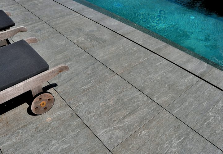 Quel Revêtement Autour De La Piscine ? Les Atouts Du Carrelage avec Carrelage Plage Piscine Antidérapant