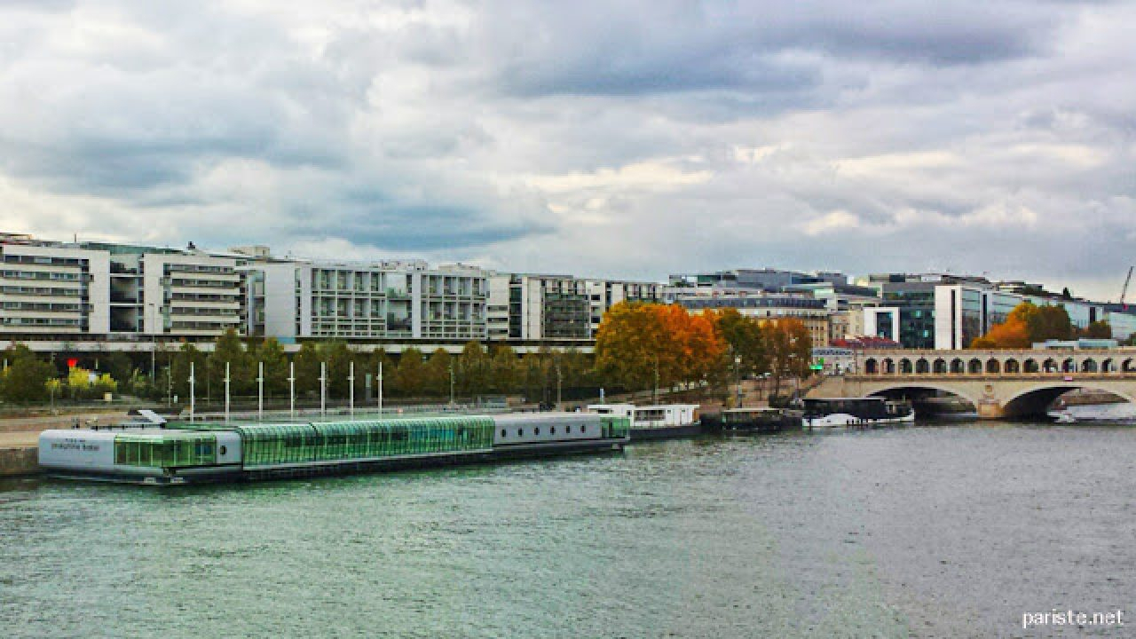 Seine Nehri Üzerinde Bir Yüzme Havuzu: Piscine Joséphine ... pour Josephine Baker Piscine
