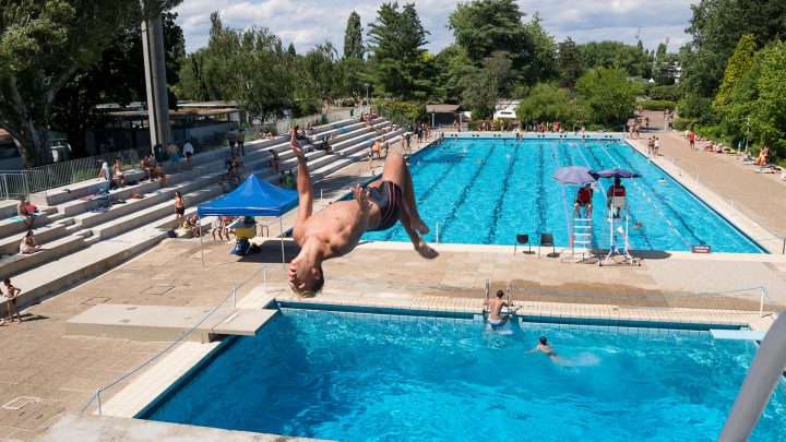 Stade Nautique Illberg, Piscine Extérieure Illberg Mulhouse ... serapportantà Piscine Illberg