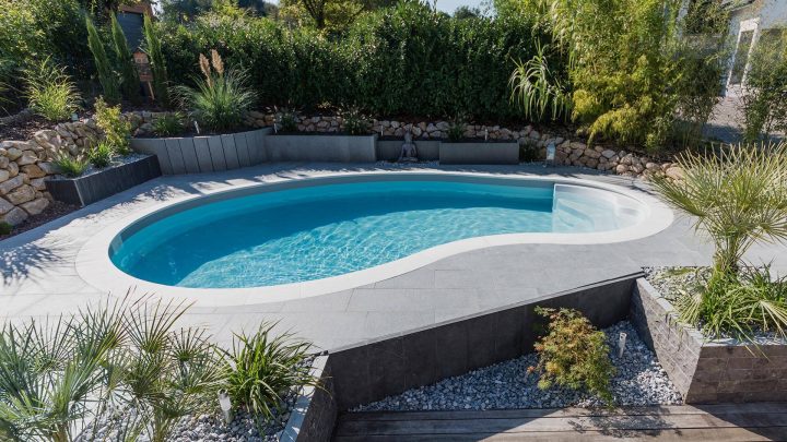 The Eva Kidney-Shaped Pool - The Contemporary Kidney-Shaped ... avec Modele Piscine