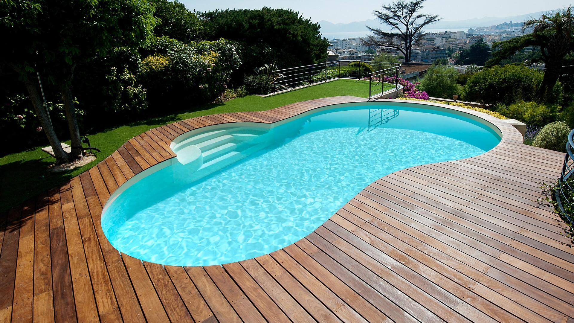 The Madeleine Pool – An In-Ground Free-Form Pool | Waterair ... à Piscine La Madeleine