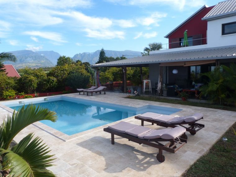 Appartement Avec Piscine Et Terrasse Avec Vues Exceptionnelles Mer Et  Montagne - Saint-Pierre encequiconcerne Terrasse Avec Piscine