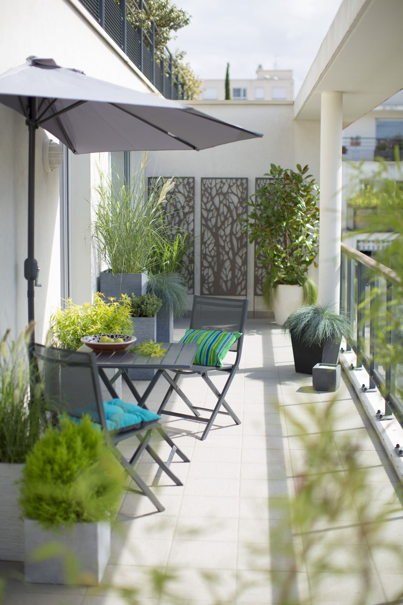 Balcon Contemporain. | Aménagement De Jardin Devant La ... encequiconcerne Amanagement De Terrasse