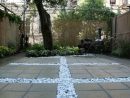 Dalles Terrasse En Béton Pour Sublimer Le Jardin Moderne ! pour Terrasse En Cailloux