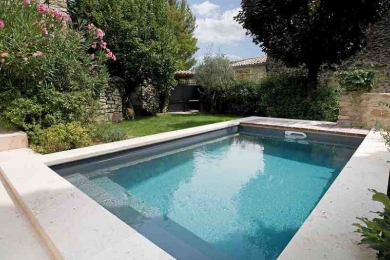 comment aspirer les algues au fond de la piscine