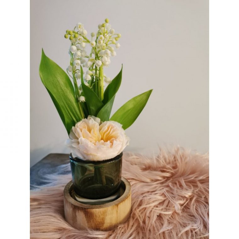 composition florale avec muguet