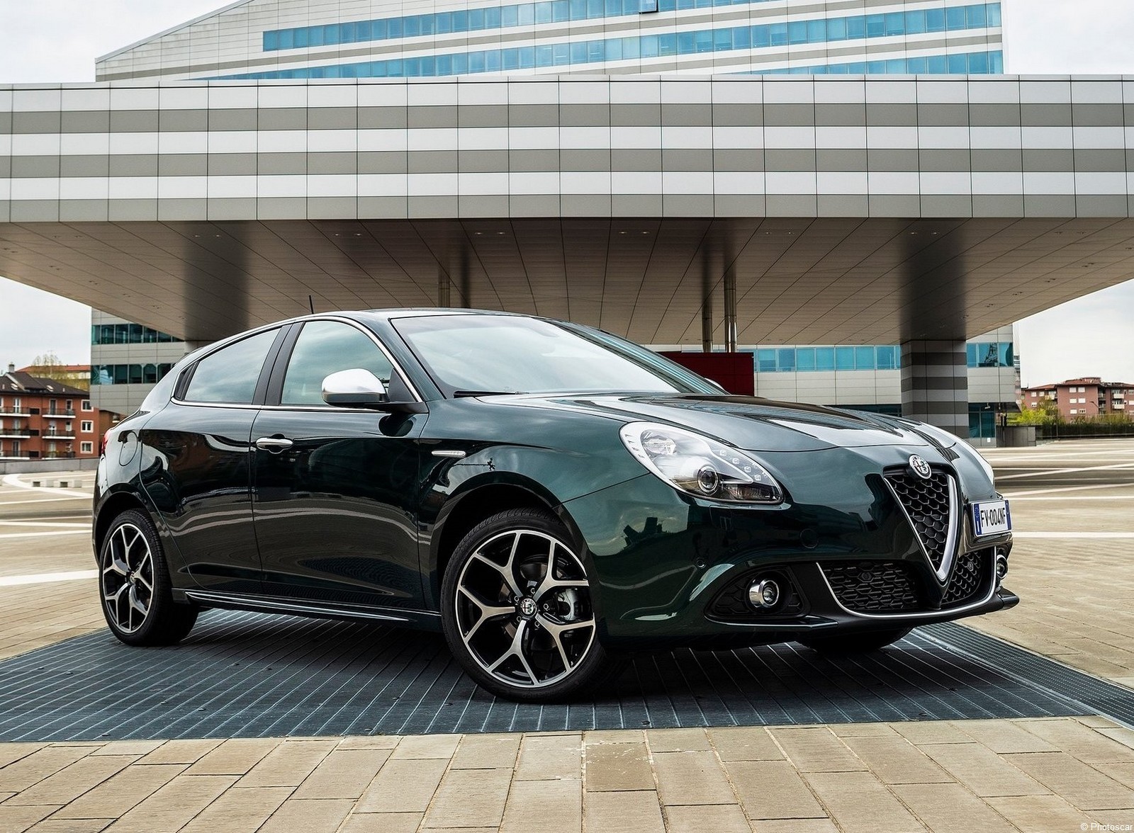 The 2021 alfa romeo giulietta came in the following variants and we've recorded 6 prices that people paid when buying new. Alfa Romeo Giulietta 2019 - Deux nouvelles finitions: ExÃ©cutive et VÃ©loce.