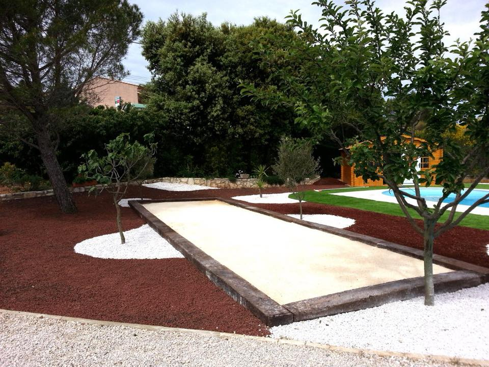 Aménagement De Jardin Avec Terrain De Pétanque - Piscines Hdp à Amenagement De Terrain