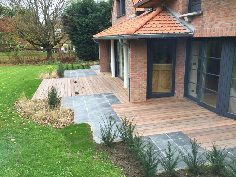 Aménagement D'Une Terrasse En Bois Et En Ardoise destiné Amenagement Terrasse Bois Jardin