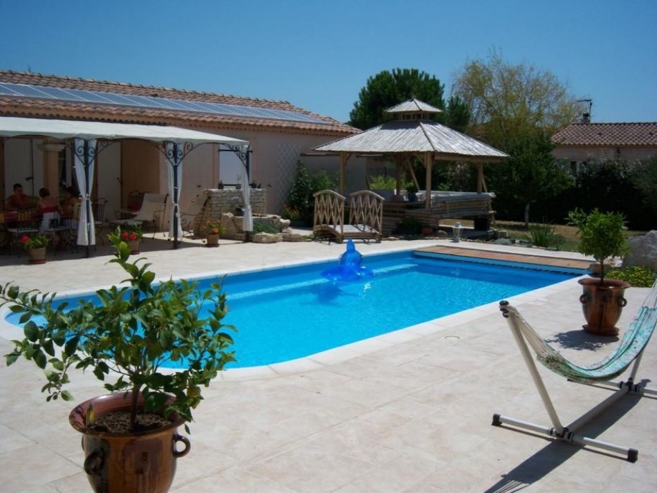 Amenagement Piscine Exterieure - Comment Amenager Une ... tout Terrasse Autour Piscine