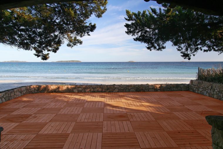 Caillebotis En Bois Et Dalles De Bois Pour Terrasse dedans Caillebotis Bois Terrasse