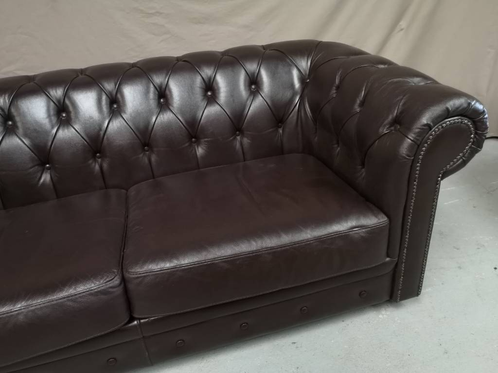 Canapé Chesterfield Cuir Marron Vintage | Puces Privées destiné Canape Cuir Marron Vintage