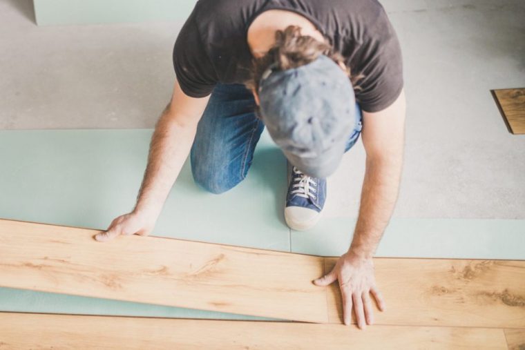 Comment Poser Du Parquet Sur Un Carrelage ? - Izi By Edf intérieur Poser Du Carrelage Sur Du Carrelage