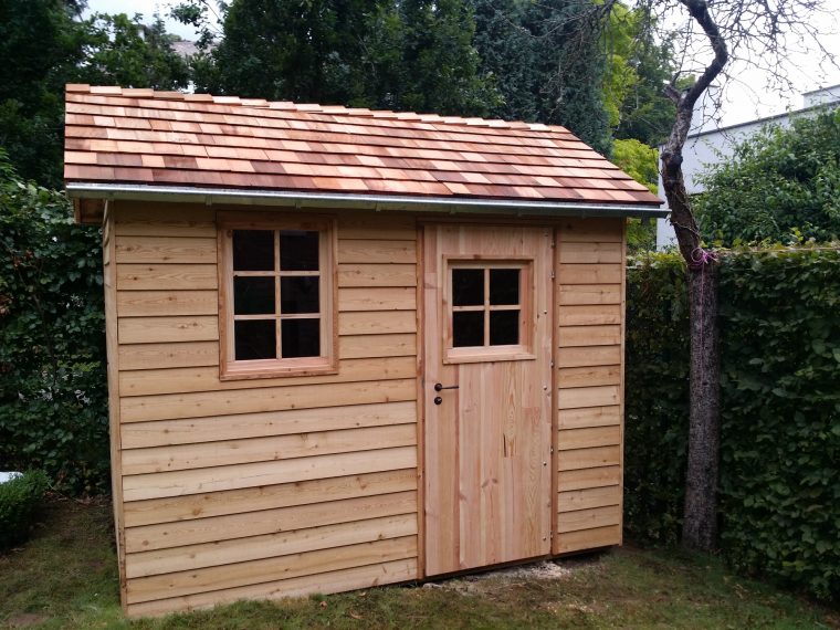 Construction Cabane En Bois À Lasne, Belgique. Cabanon ... à Construction Abri De Jardin En Bois