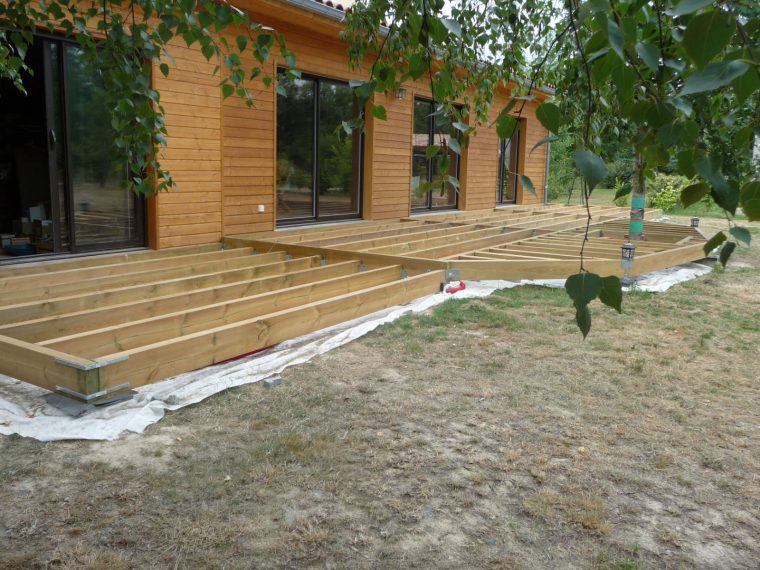 Construction D'Une Terrasse En Bois: Assemblage Du Solivage à Construire Terrasse En Bois