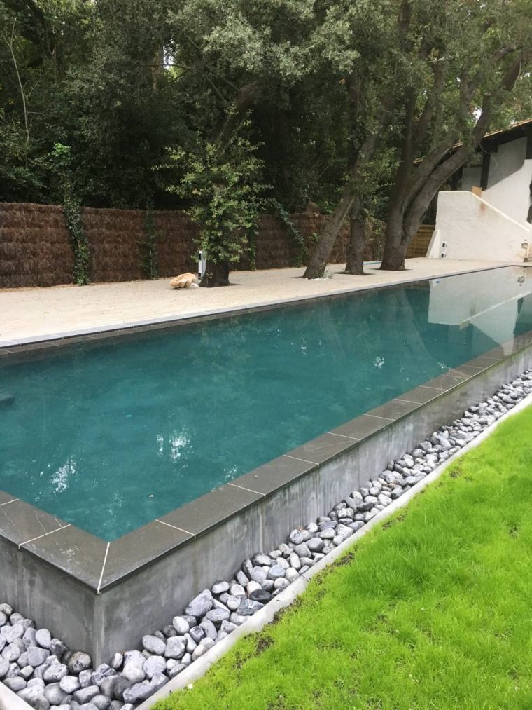 Création D'Un Contour De Piscine En Résine Minérale ... concernant Contour Piscine Bois