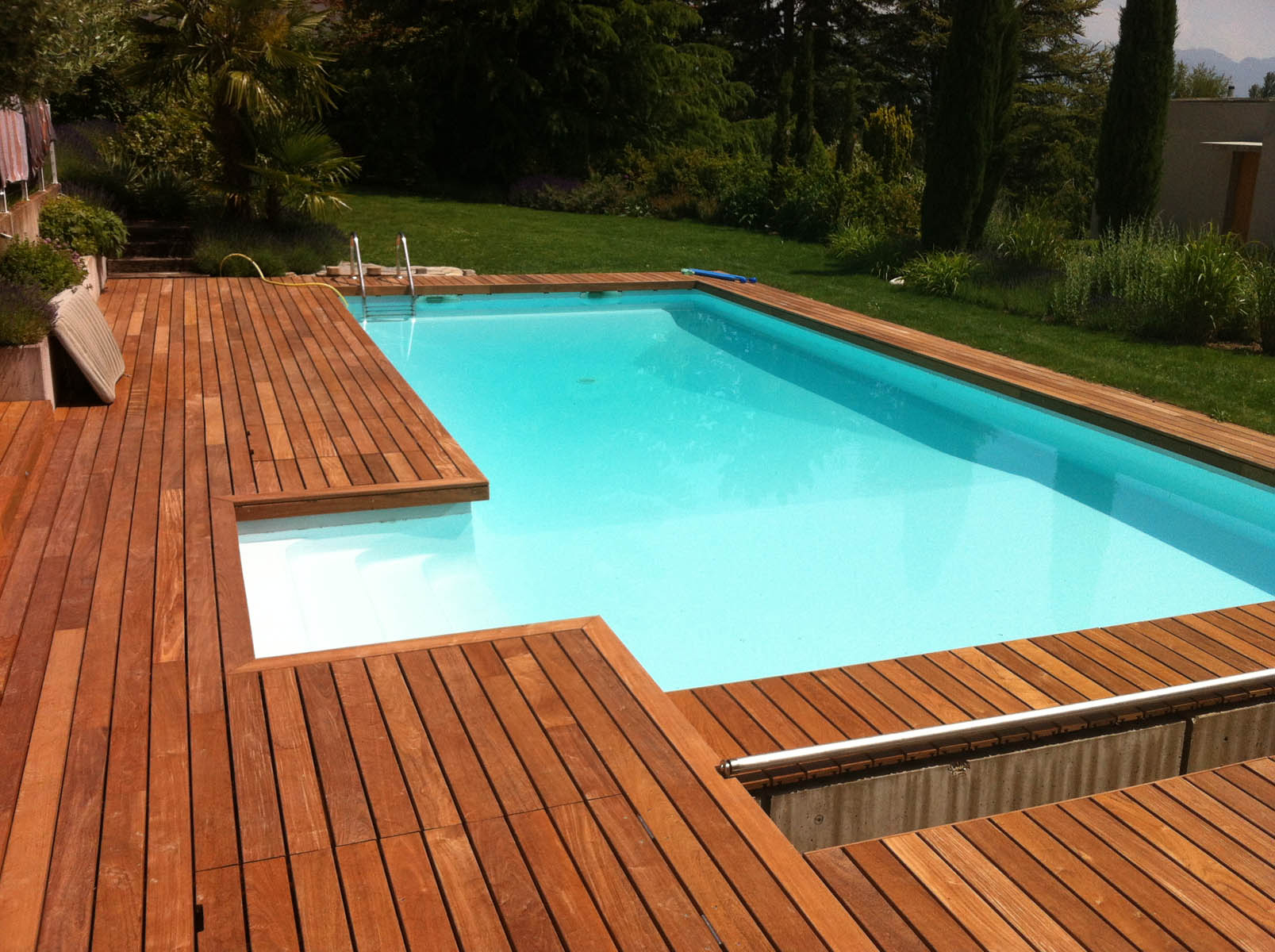 Habillage De Piscine Construction Terrasses En Bois À Genève intérieur Piscine Et Terrasse Bois