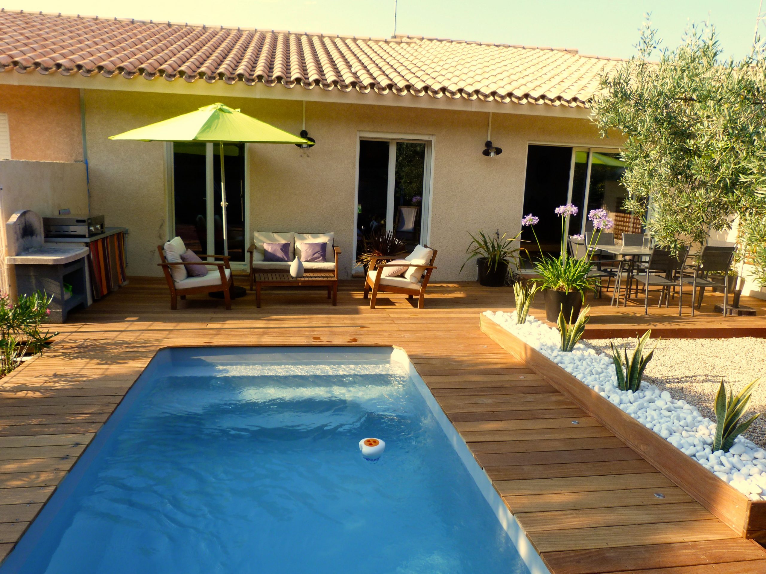 Modele Terrasse Avec Piscine - Veranda-Styledevie.fr avec Resine Terrasse Piscine