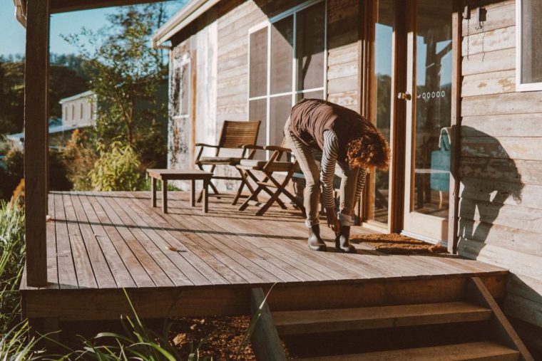 Nettoyer, Entretenir Et Huiler Une Terrasse En Bois - Le ... tout Nettoyer Terrasse Bois