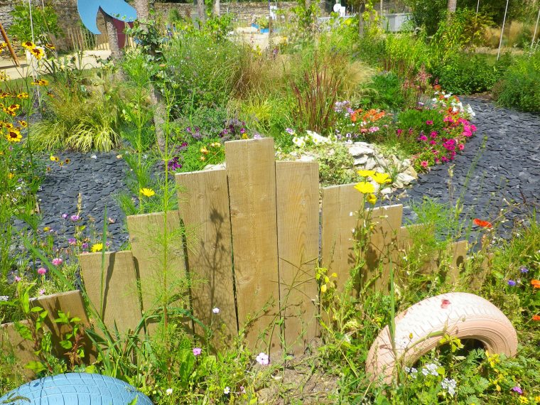 Plutôt Que Mettre Une Bordure Classique, Pourquoi Ne Pas ... à Separation De Jardin