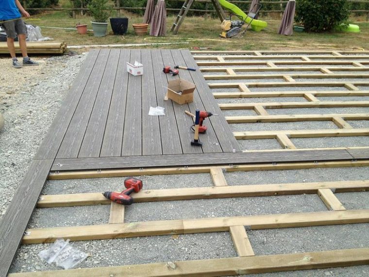 Pose De Terrasse Sur Plot Réglable Dalles Carrelage ... serapportantà Poser Des Dalles De Terrasse