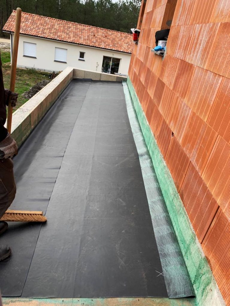 Pose D Une Membrane Epdm Pour L Tanch It D Un Toit Destin