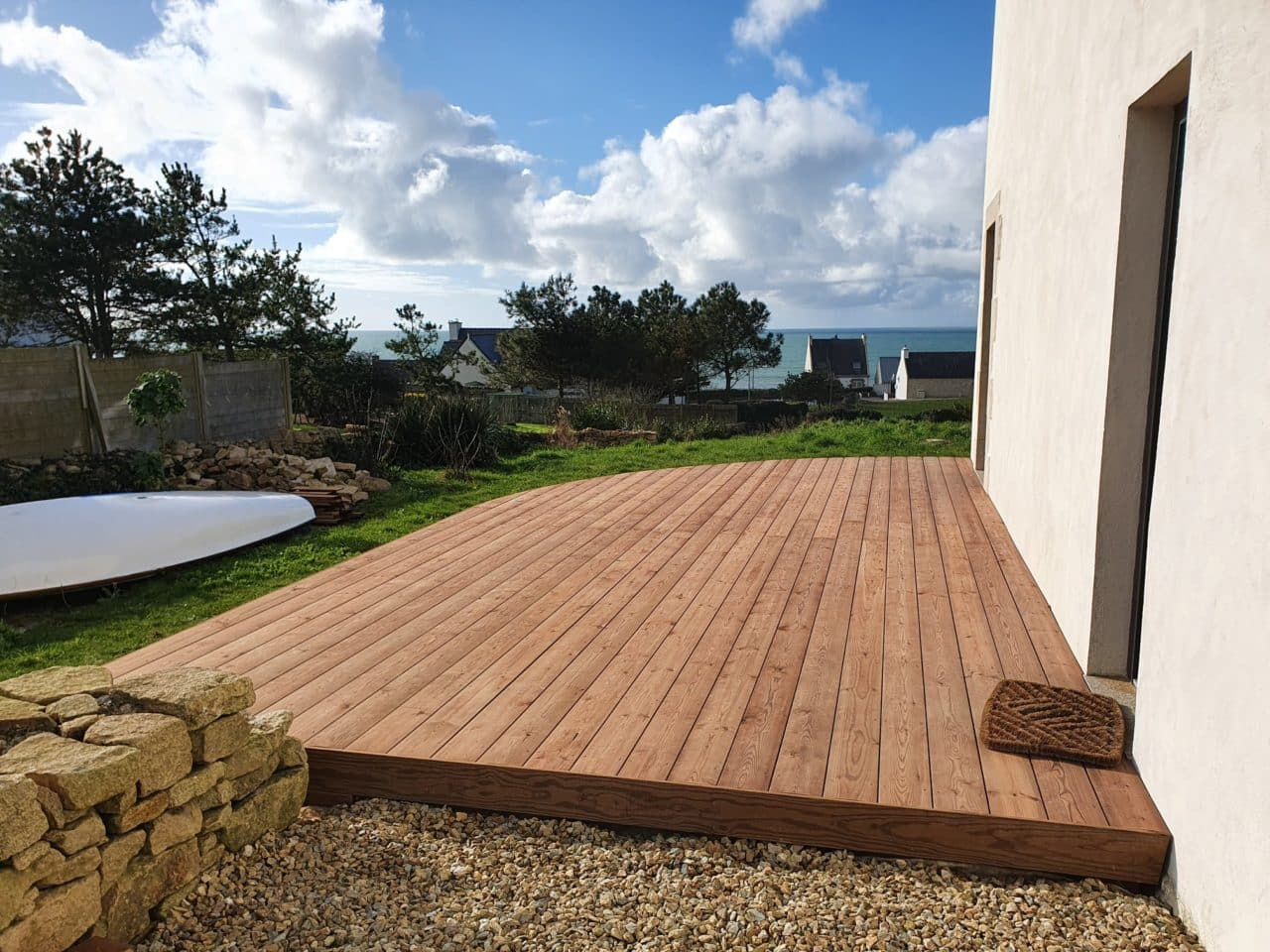 Réalisation D'Une Terrasse En Pin Rouge Du Nord, F... concernant Terrasse En Pin