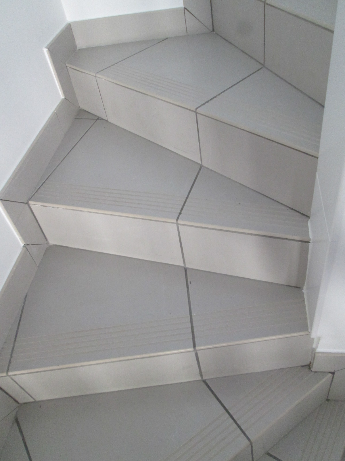 Réalisations Escalier Carrelage - 85 000 La Roche-Sur-Yon pour Carrelage Escalier Interieur